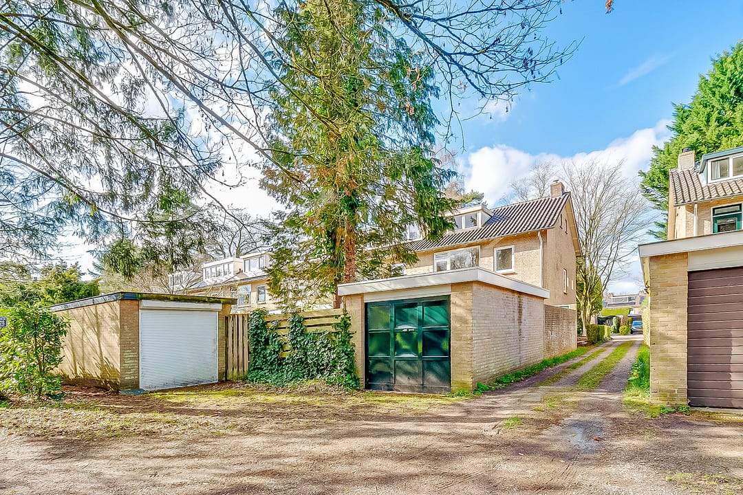 Spacious corner home with 5 bedrooms and garage in green Den Dolder — 28