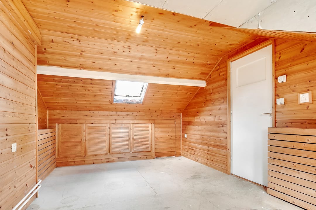 Spacious corner home with 5 bedrooms and garage in green Den Dolder — 22