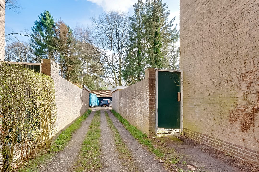 Spacious corner home with 5 bedrooms and garage in green Den Dolder — 29