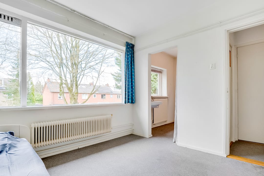 Spacious corner home with 5 bedrooms and garage in green Den Dolder — 17