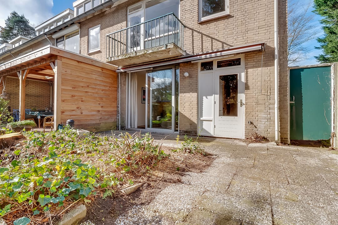 Spacious corner home with 5 bedrooms and garage in green Den Dolder — 26