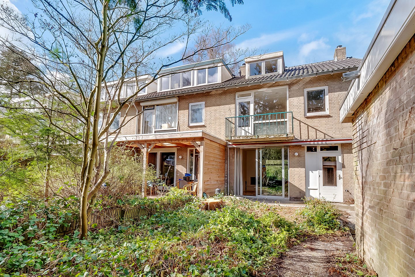 Spacious corner home with 5 bedrooms and garage in green Den Dolder — 25