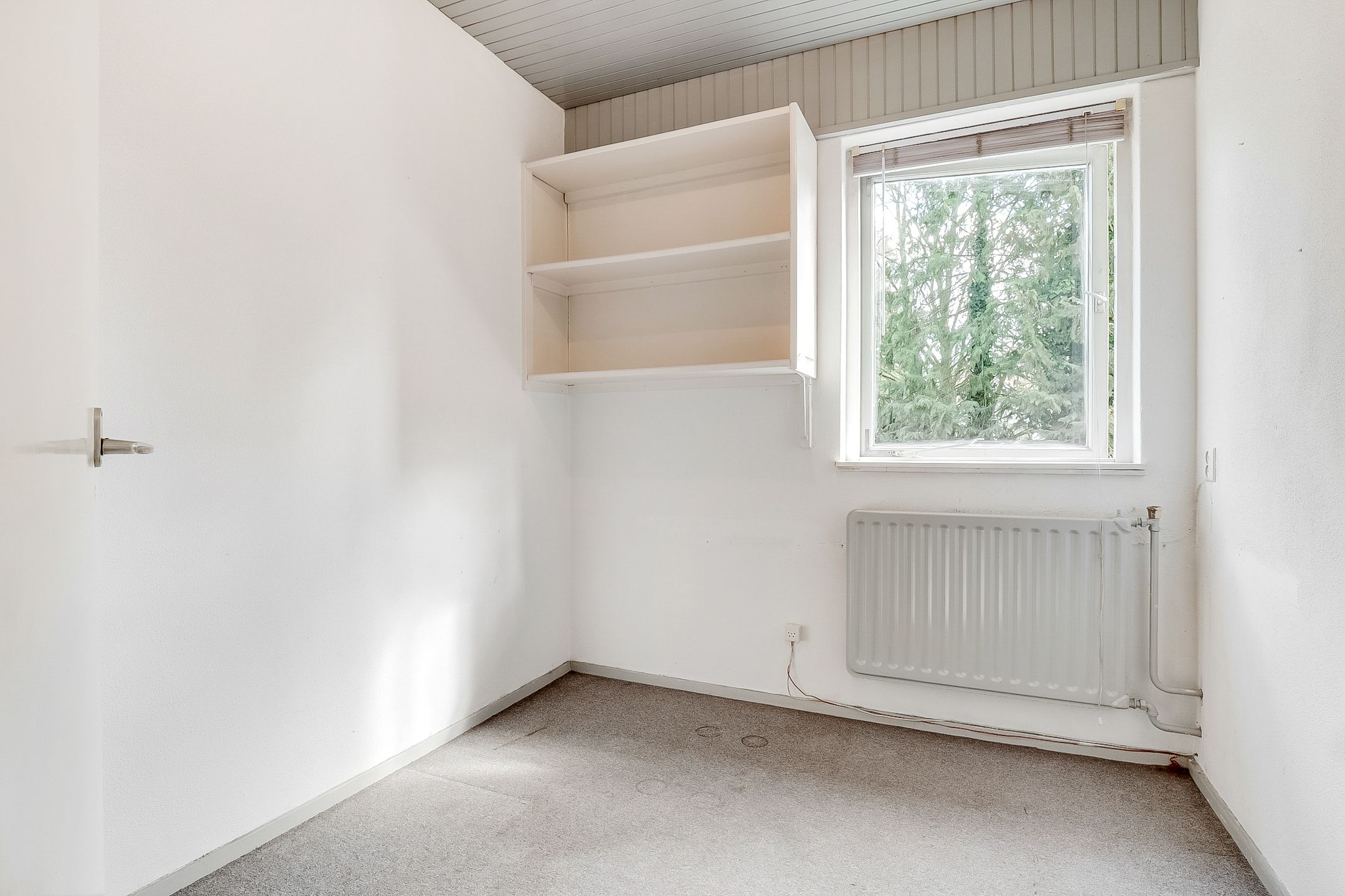 Spacious corner home with 5 bedrooms and garage in green Den Dolder — 18