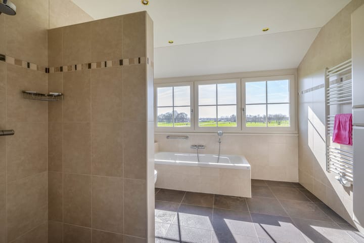 Photo 4 of Roosendaalseweg 198