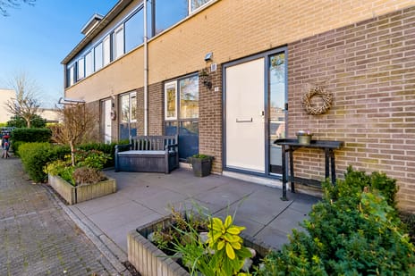 Mistral 19 tertiary image