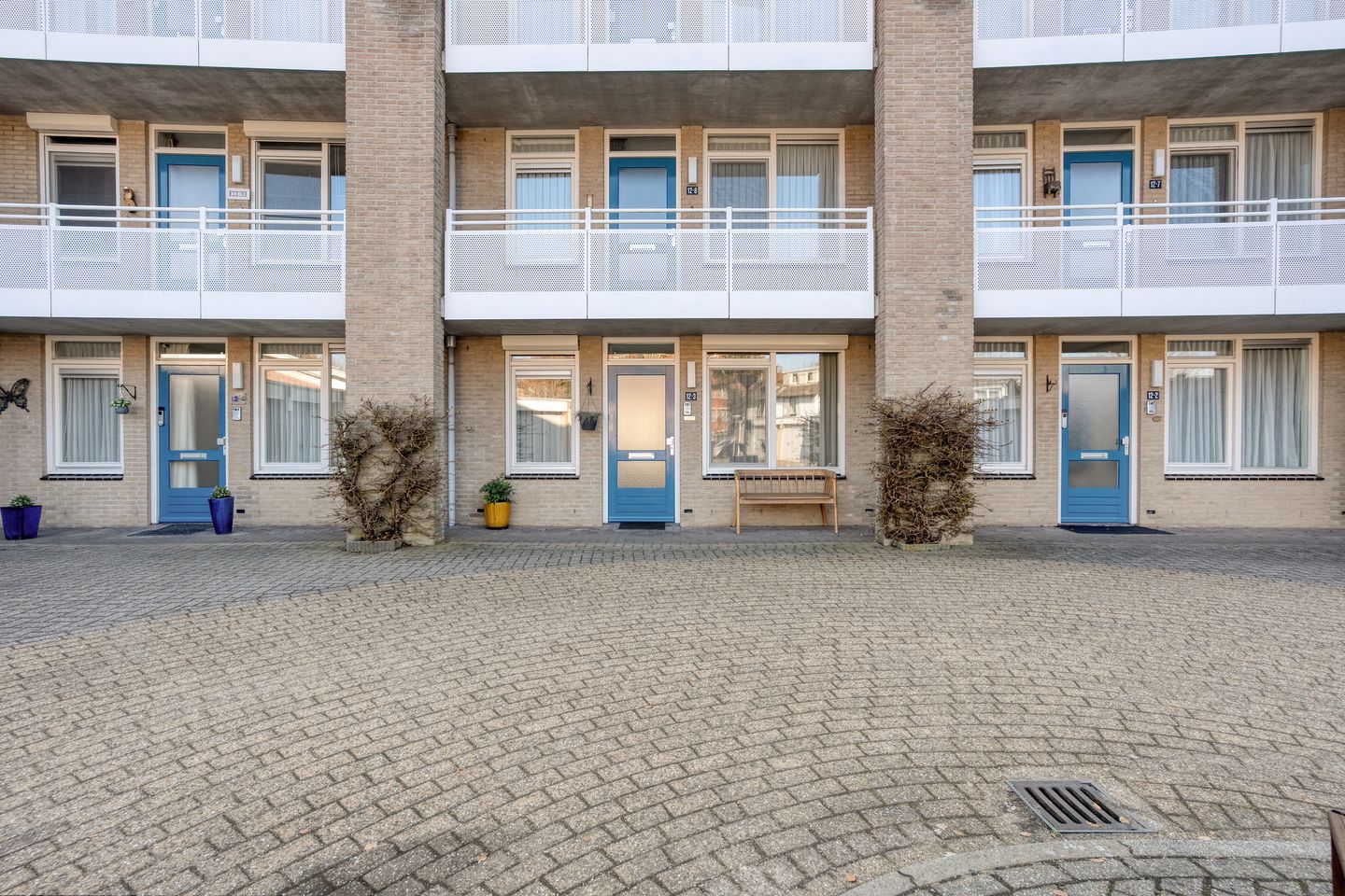 Photo 1 of Jacob van Houtestraat 12-03