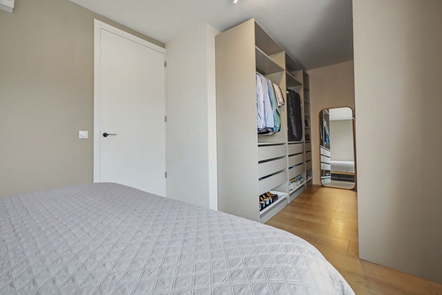 Luxurious Fully Modernized Semi-Detached Home with A+ Energy Label in Vijverhof — 33
