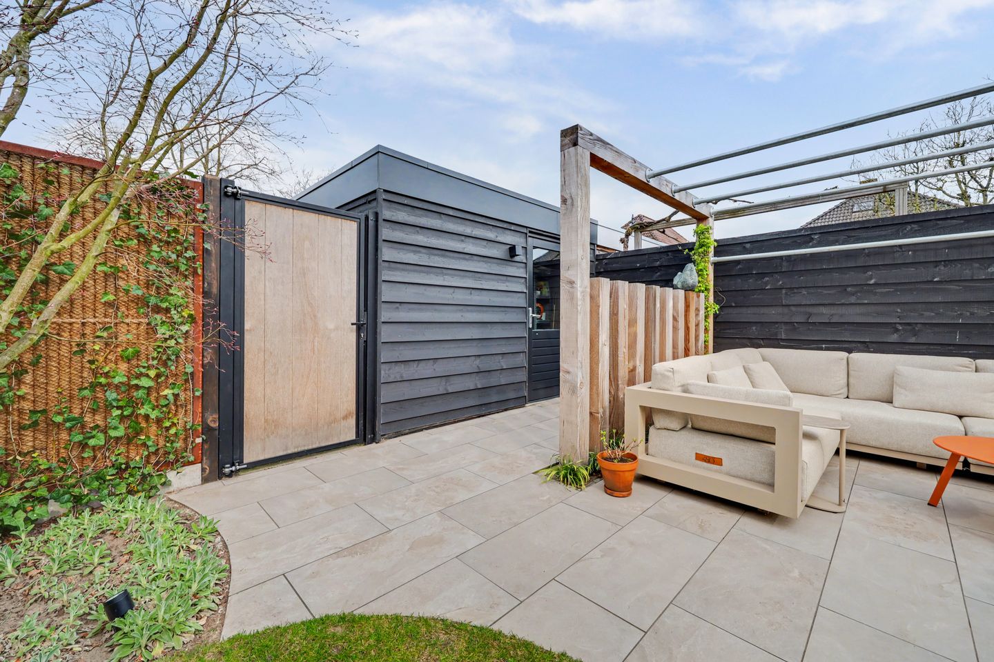 Luxurious Fully Modernized Semi-Detached Home with A+ Energy Label in Vijverhof — 53