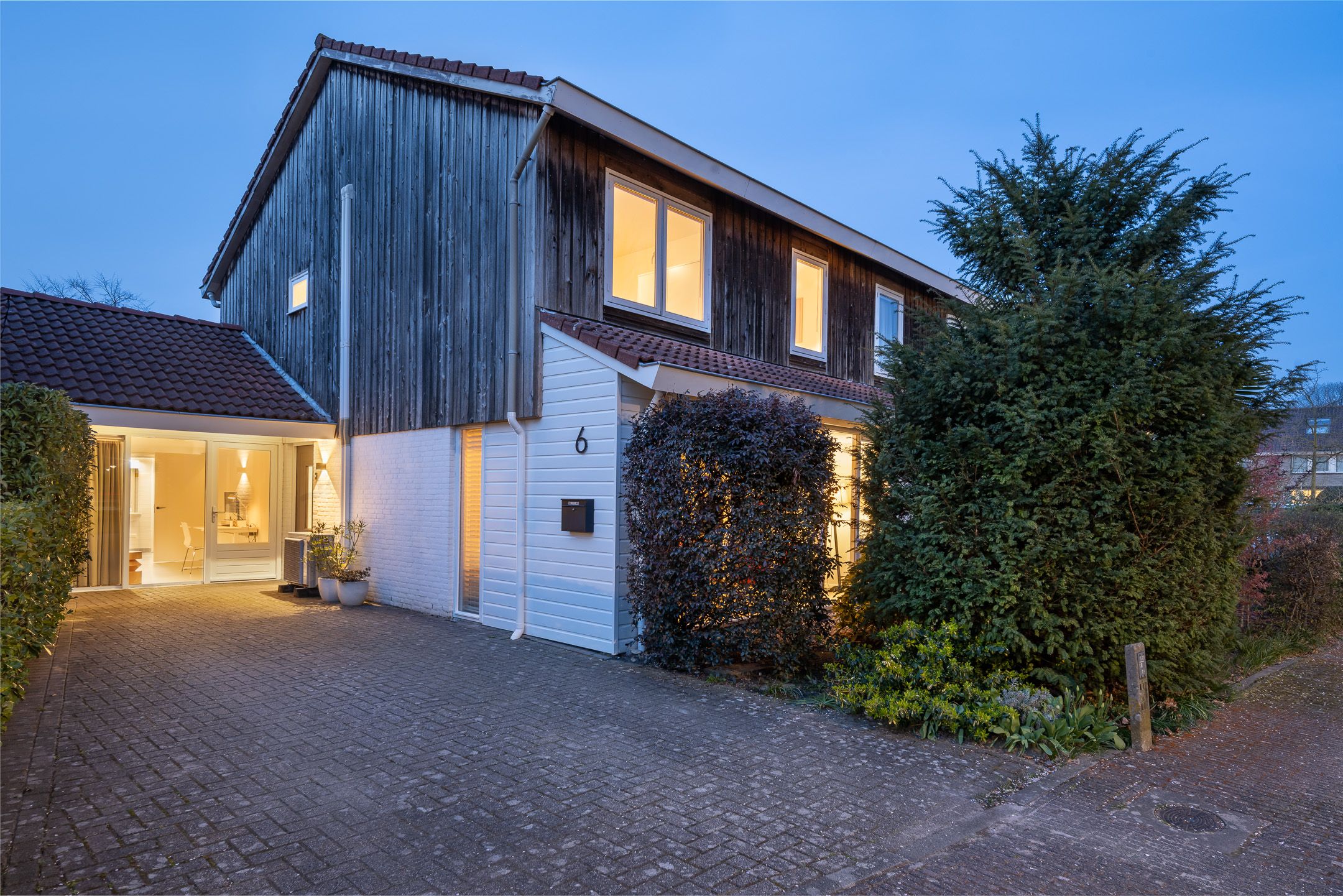 Luxurious Fully Modernized Semi-Detached Home with A+ Energy Label in Vijverhof — 58