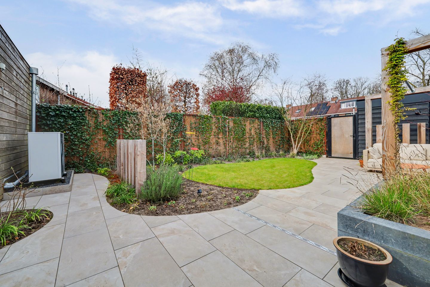 Luxurious Fully Modernized Semi-Detached Home with A+ Energy Label in Vijverhof — 47