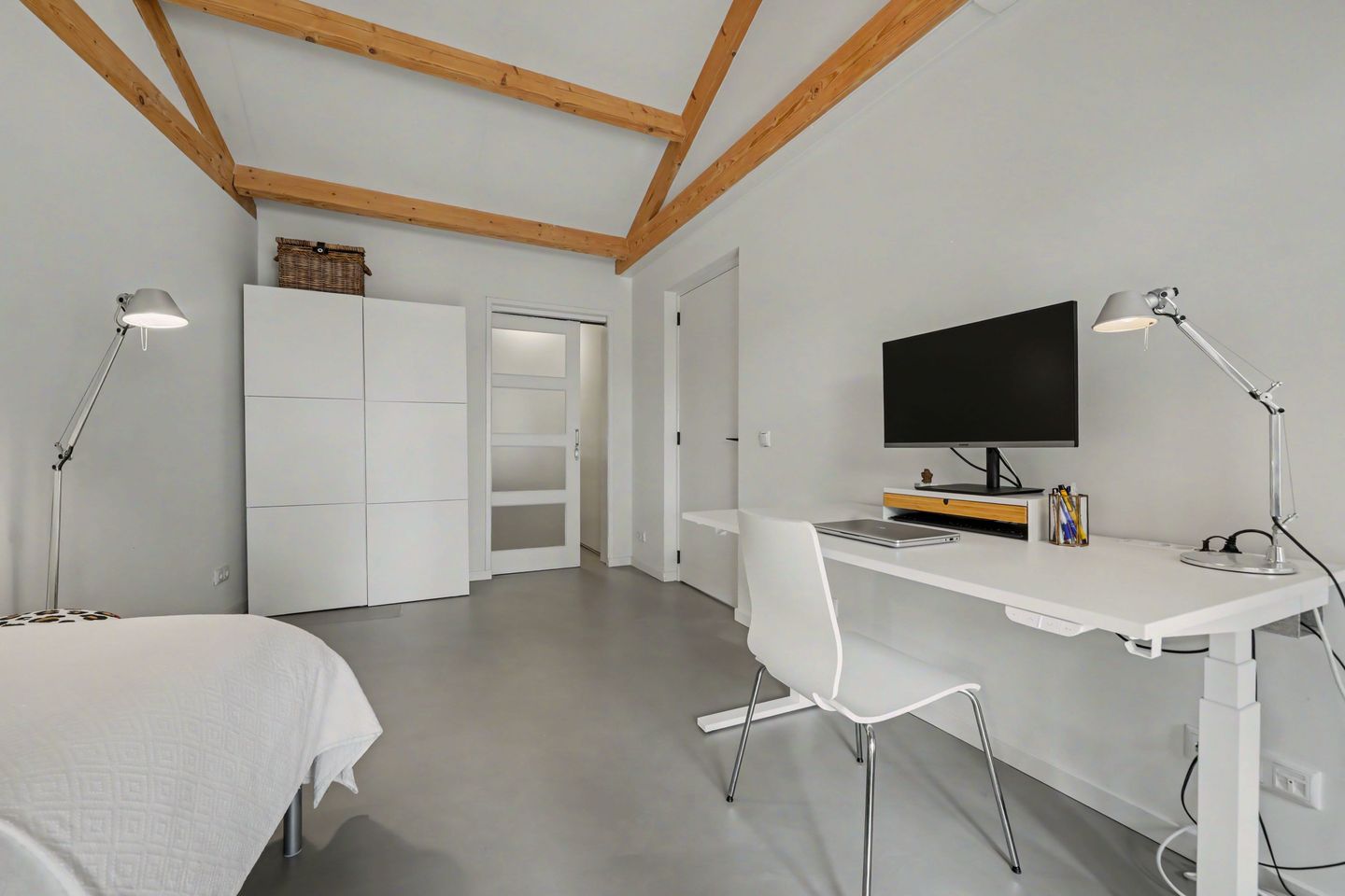 Luxurious Fully Modernized Semi-Detached Home with A+ Energy Label in Vijverhof — 25