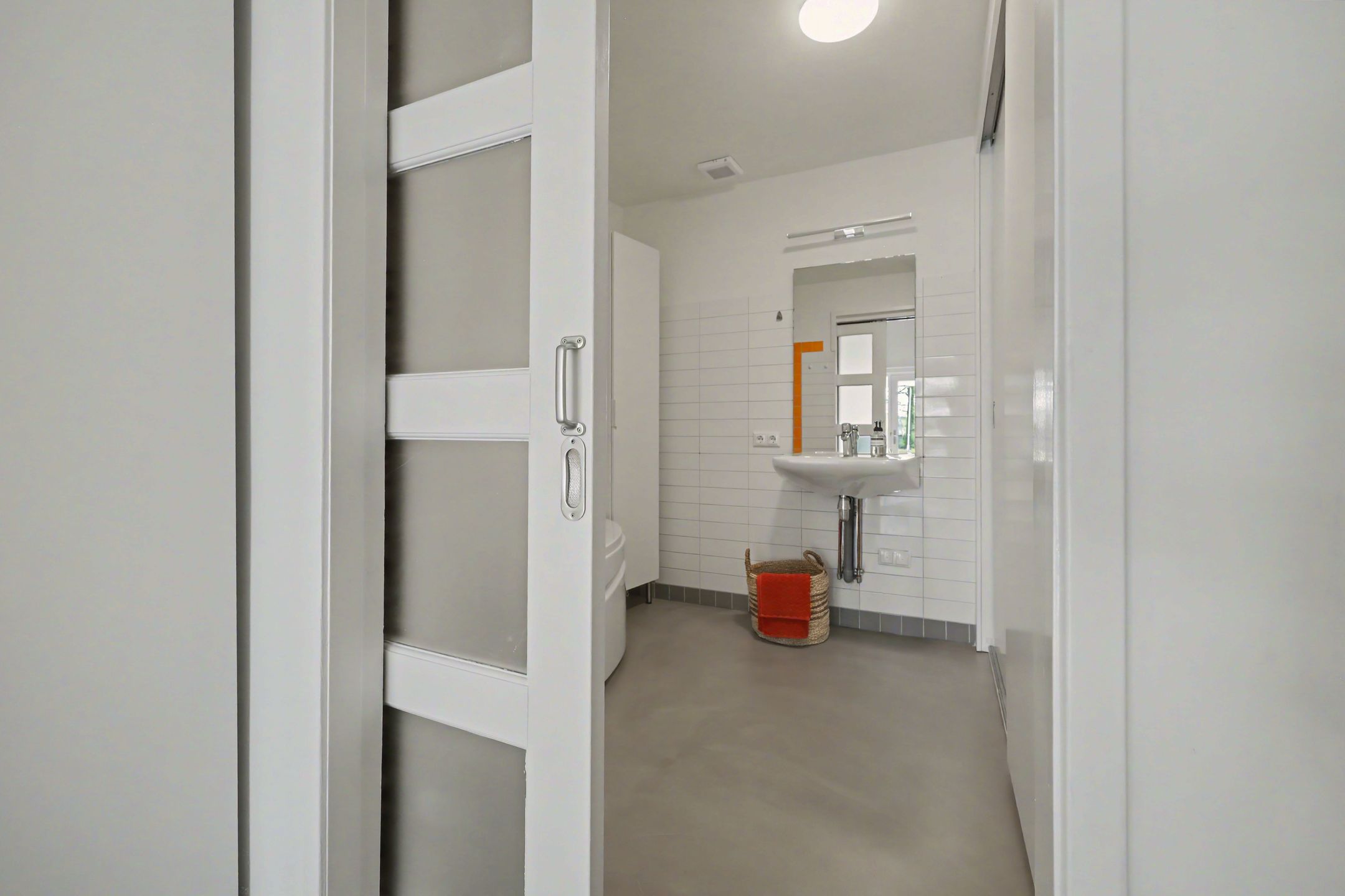 Luxurious Fully Modernized Semi-Detached Home with A+ Energy Label in Vijverhof — 27