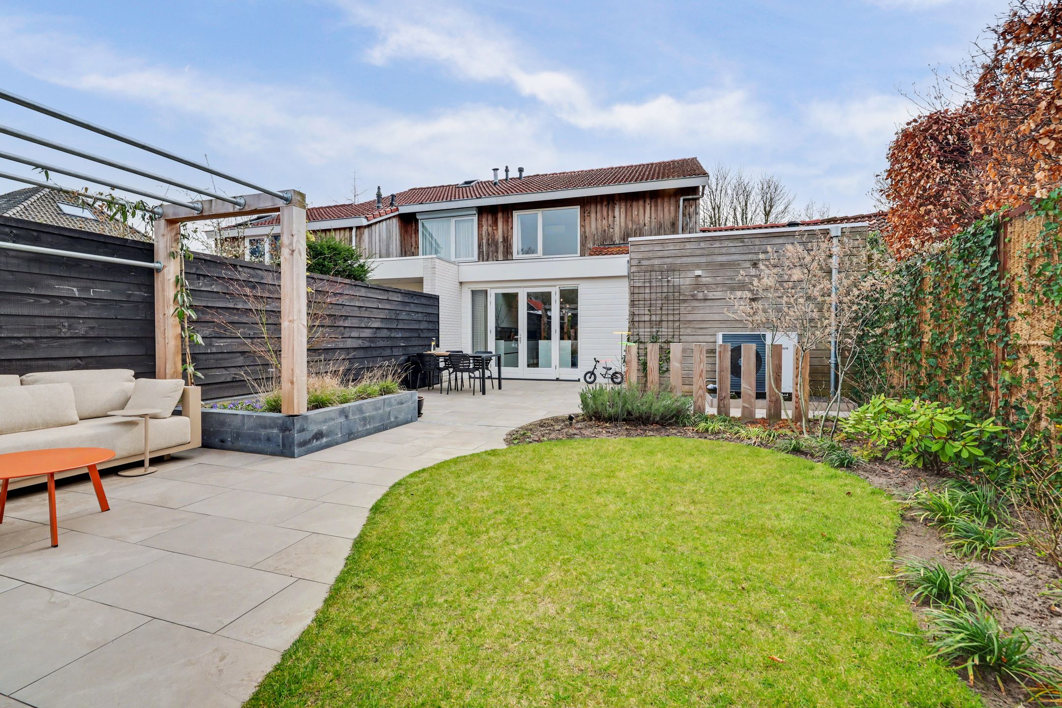Luxurious Fully Modernized Semi-Detached Home with A+ Energy Label in Vijverhof — 49