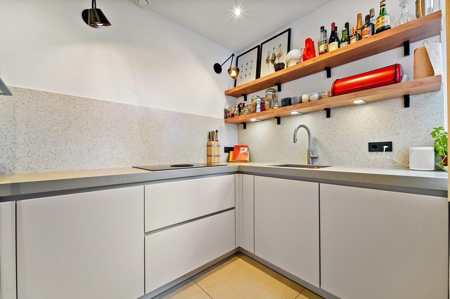 Photo 10 of Van Aerssenstraat 75