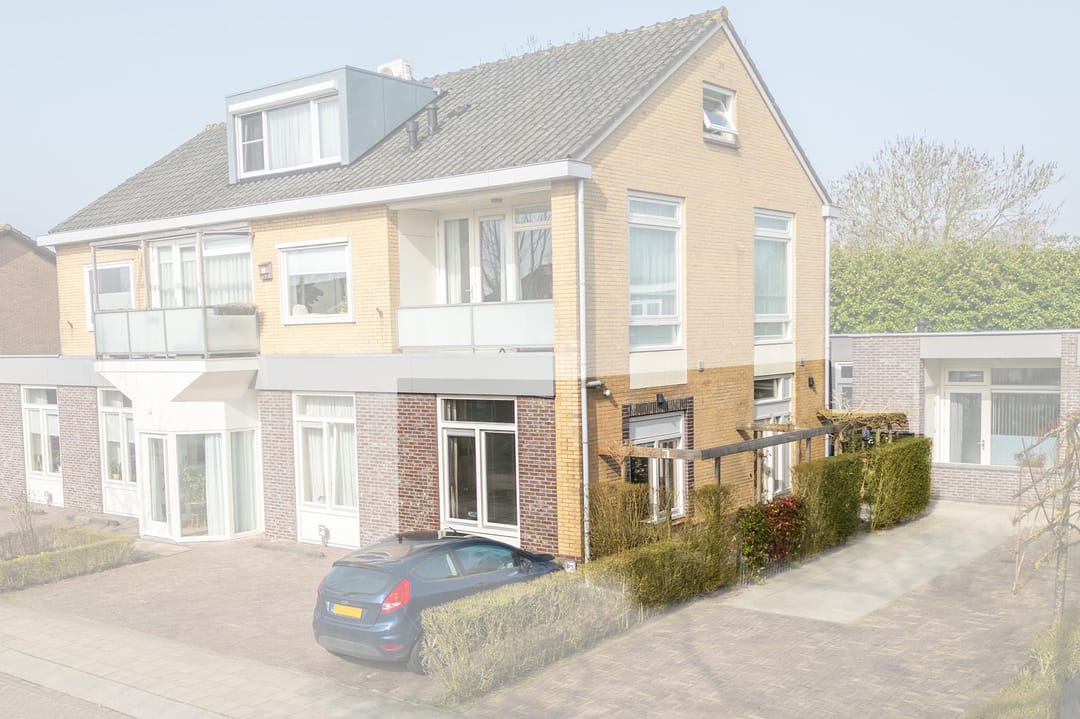 Photo 2 of Strick van Linschotenstraat 16