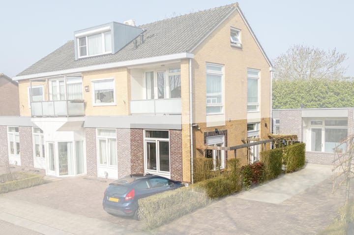 Photo 2 of Strick van Linschotenstraat 16