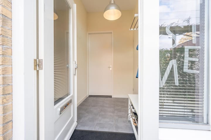 Photo 3 of Strick van Linschotenstraat 16