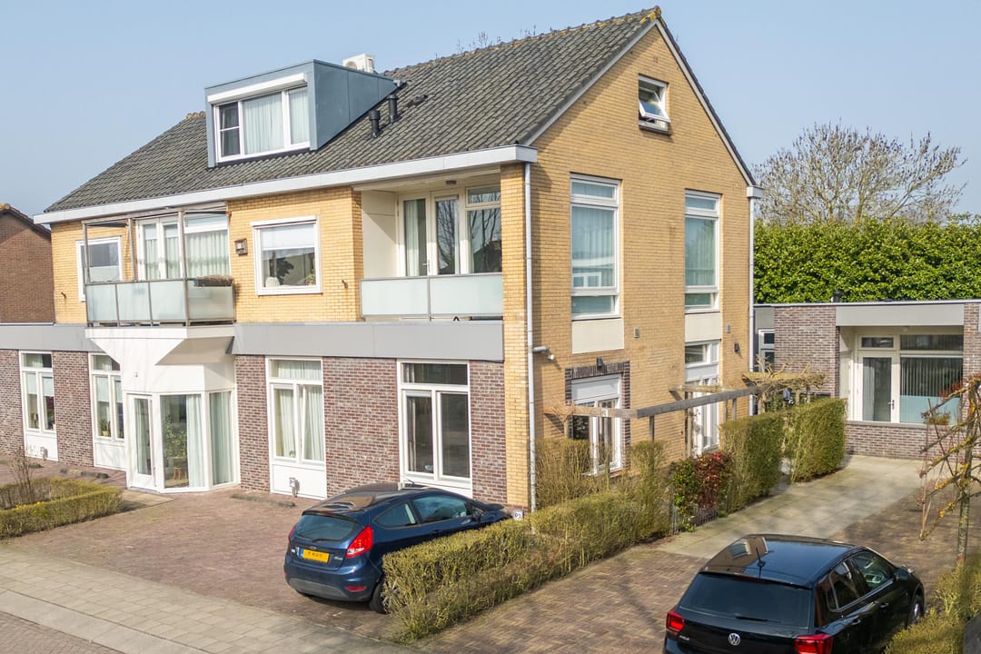 Photo 1 of Strick van Linschotenstraat 16