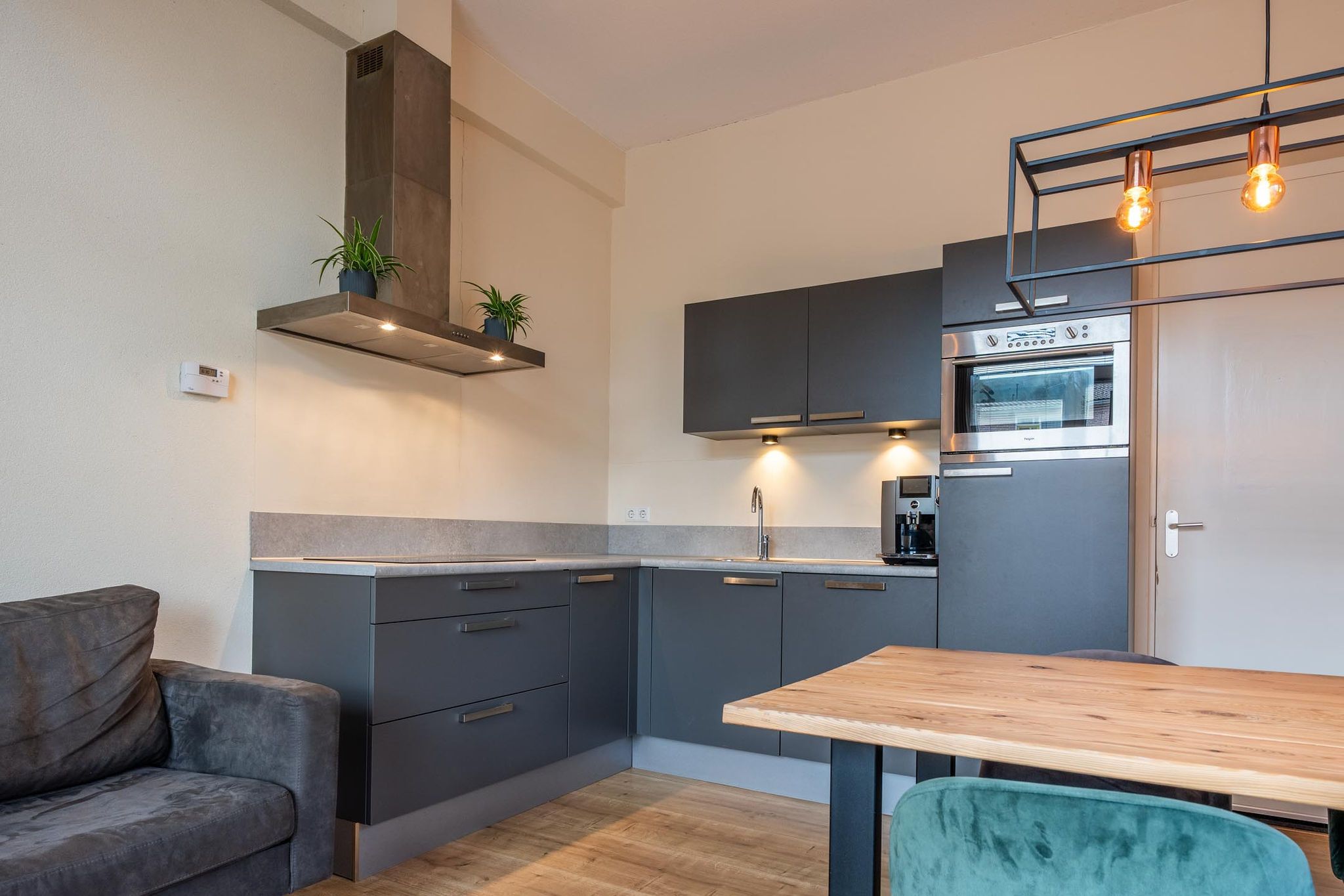 Photo 6 of Strick van Linschotenstraat 16