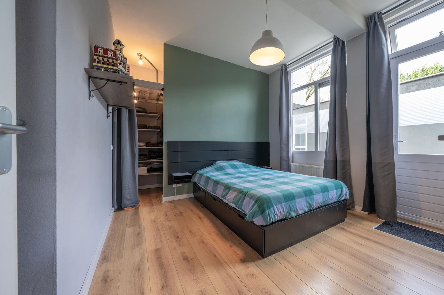 Photo 10 of Strick van Linschotenstraat 16