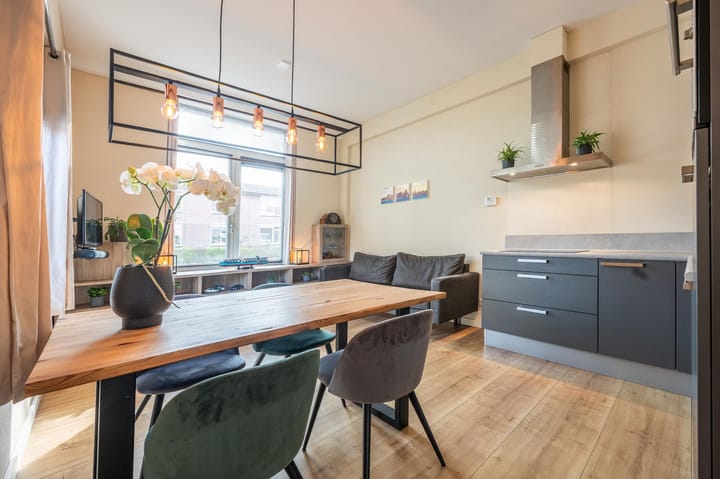 Photo 5 of Strick van Linschotenstraat 16