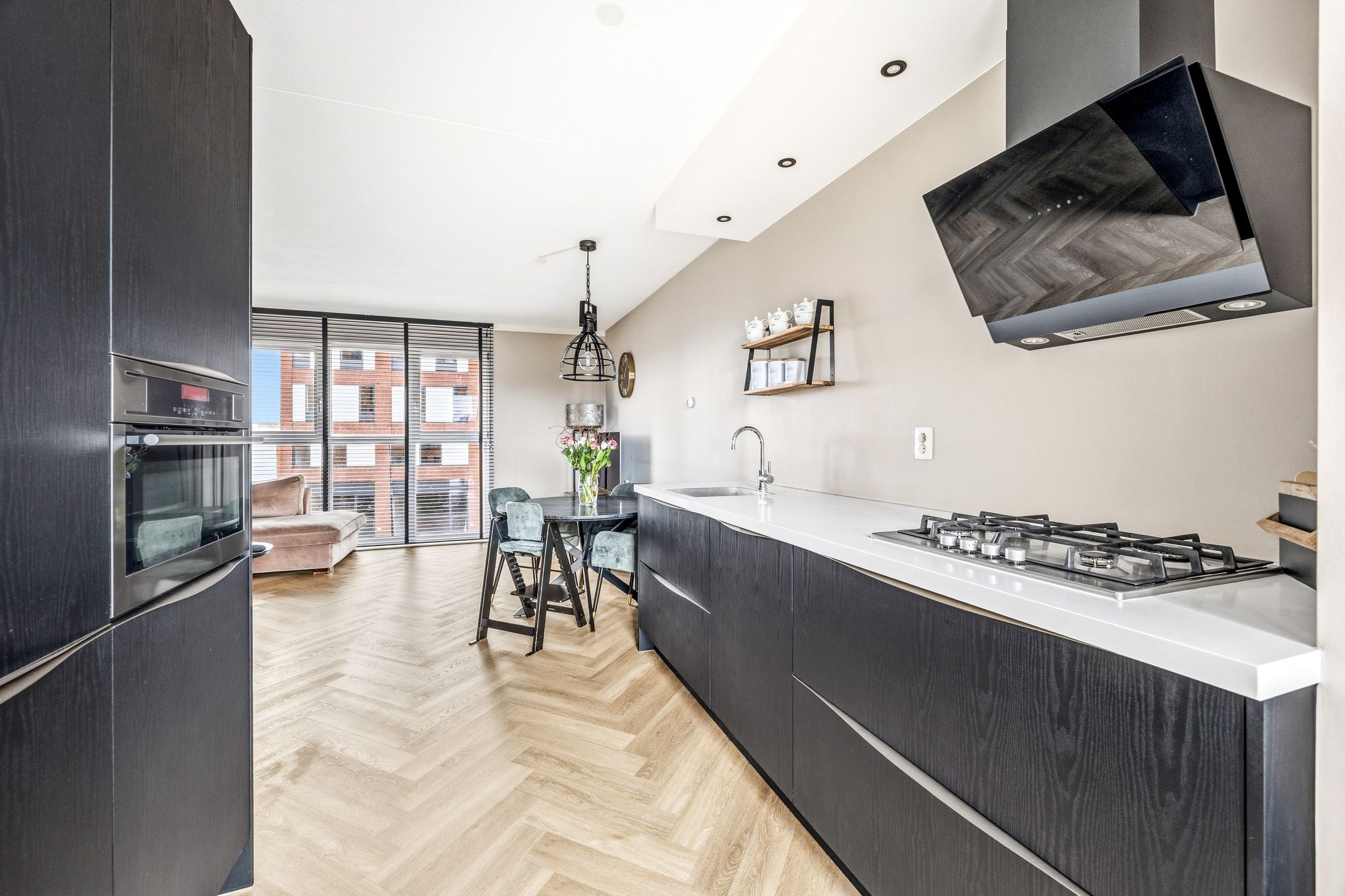 Photo 3 of Treubstraat 10-F011