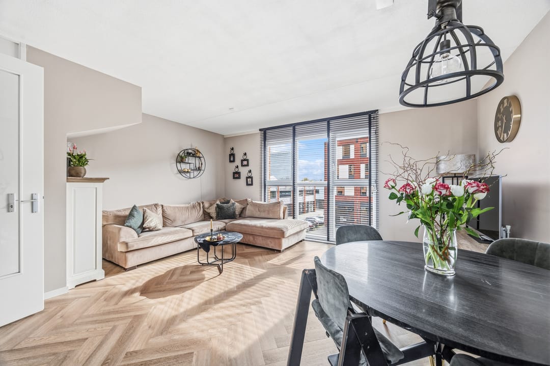 Photo 11 of Treubstraat 10-F011