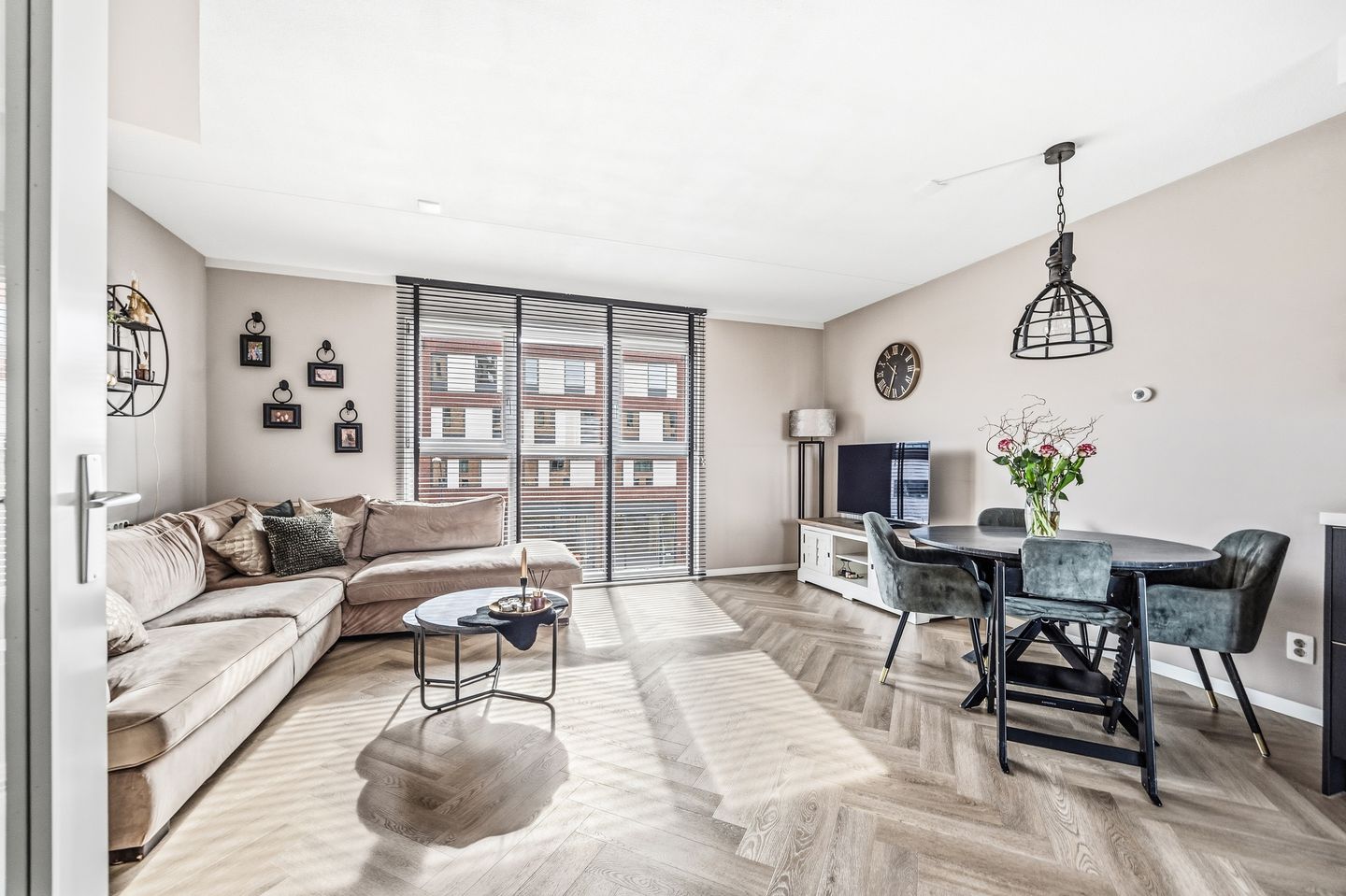 Photo 10 of Treubstraat 10-F011