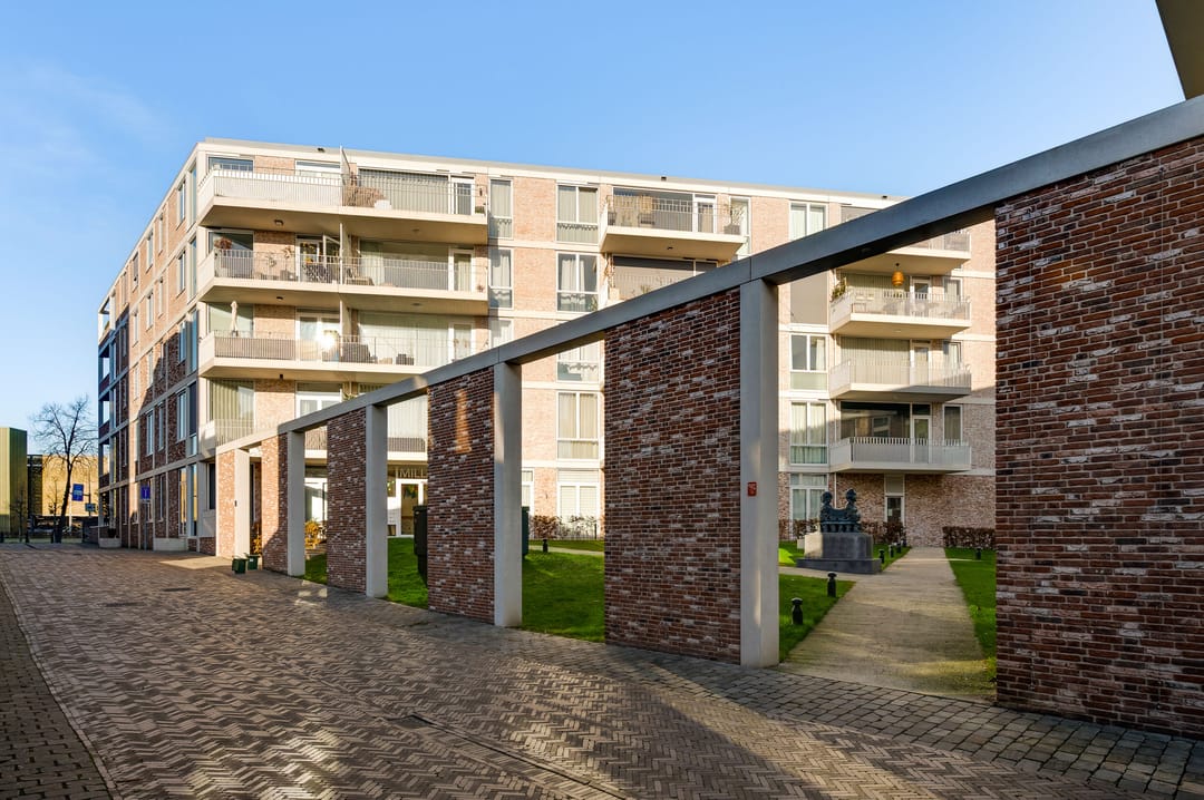 Luxury Ground Floor Apartment with City Garden in Statenkwartier — 22