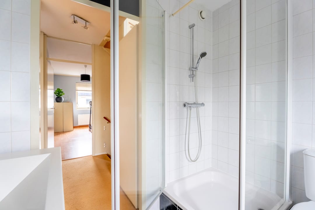 Spacious corner family home in child-friendly neighborhood — 22