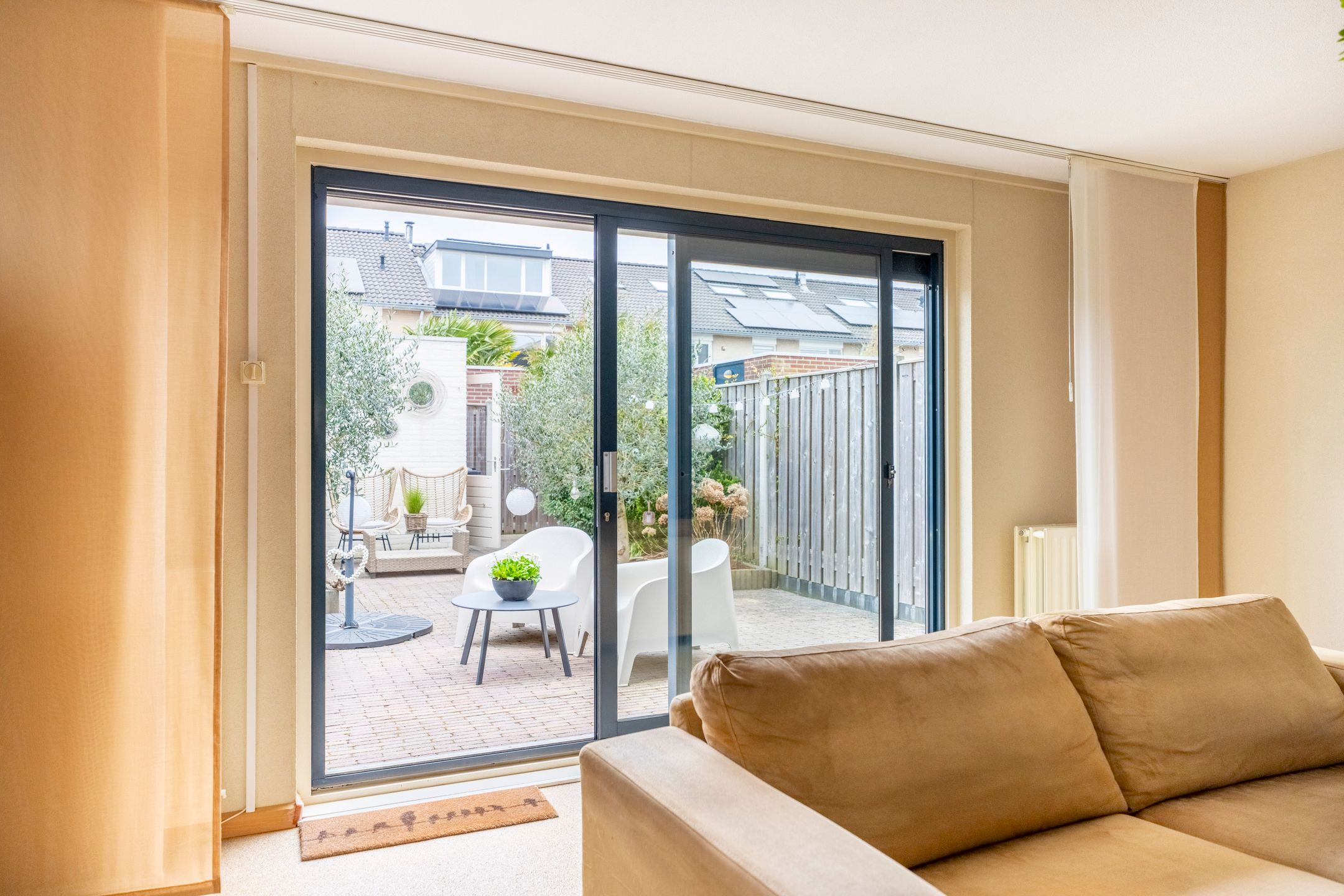 Spacious corner family home in child-friendly neighborhood — 27