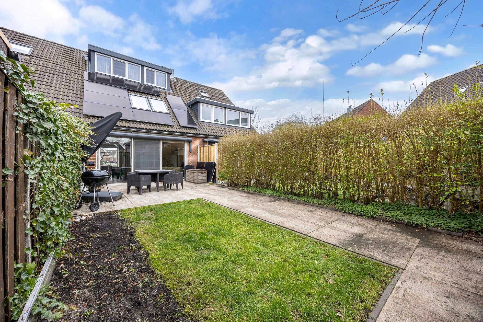Spacious Family Home with Modern Kitchen and Solar Panels in Lelystad — 16