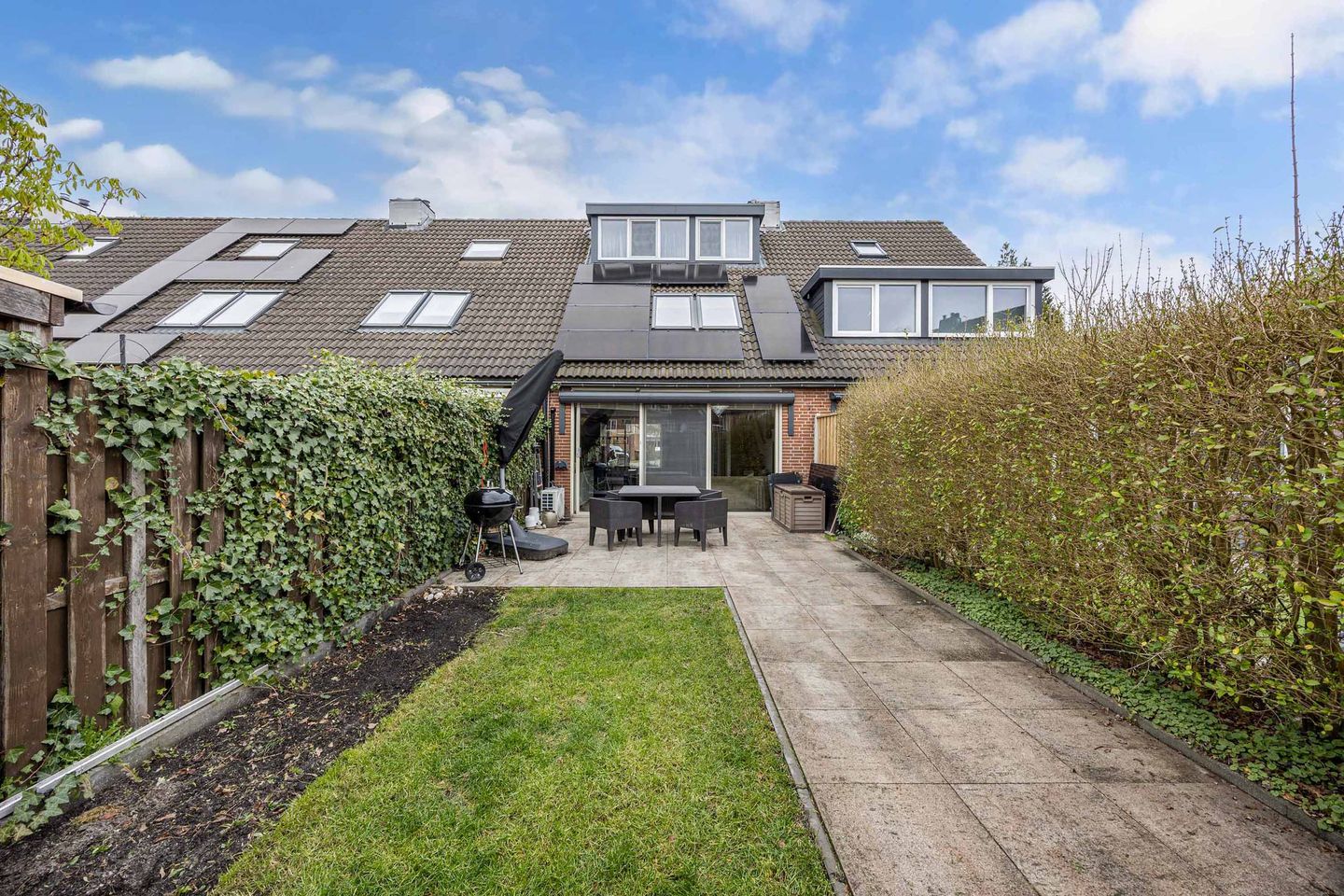 Spacious Family Home with Modern Kitchen and Solar Panels in Lelystad — 17
