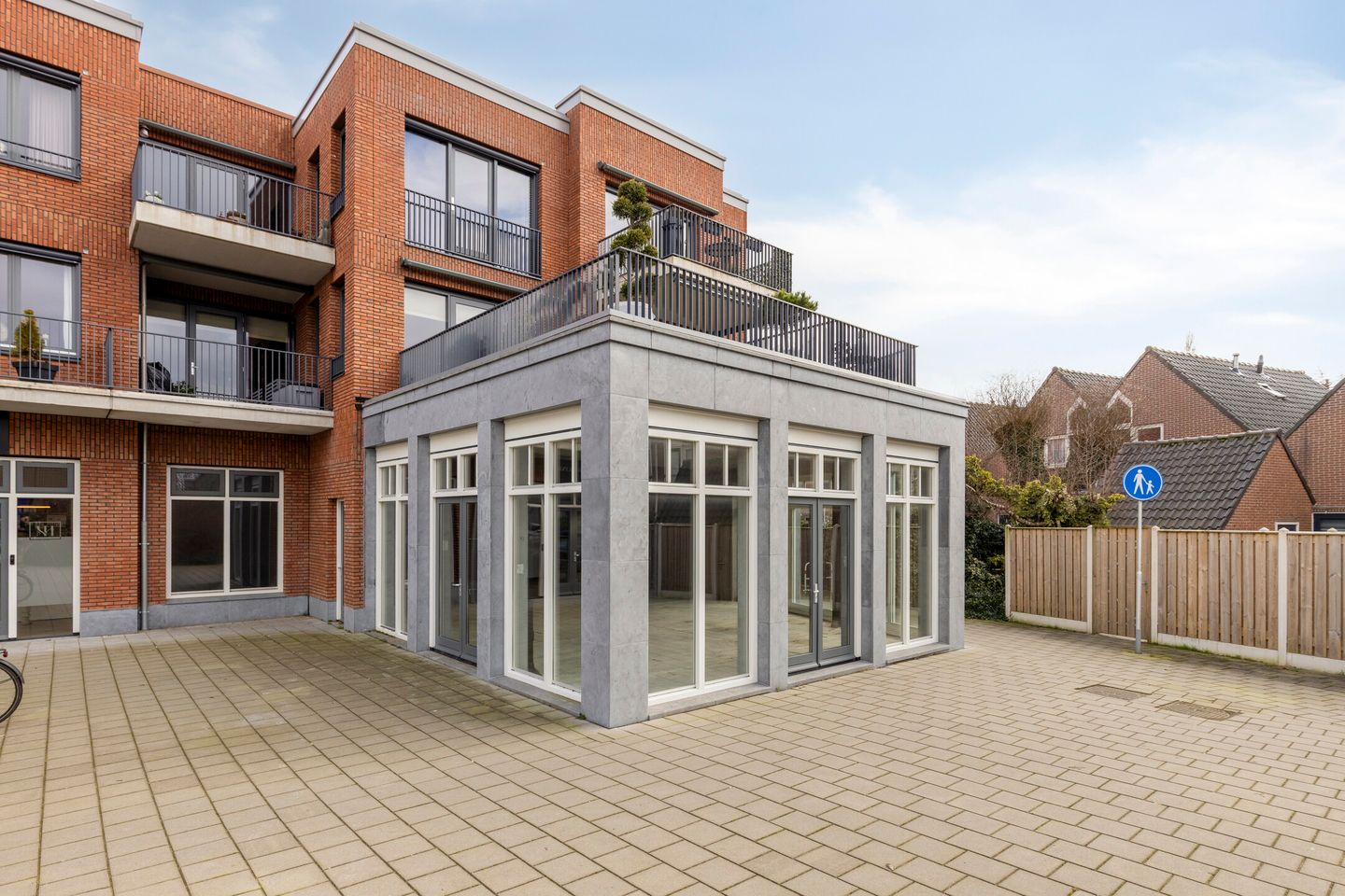 Bekijk foto 2 van Emmastraat 2-a