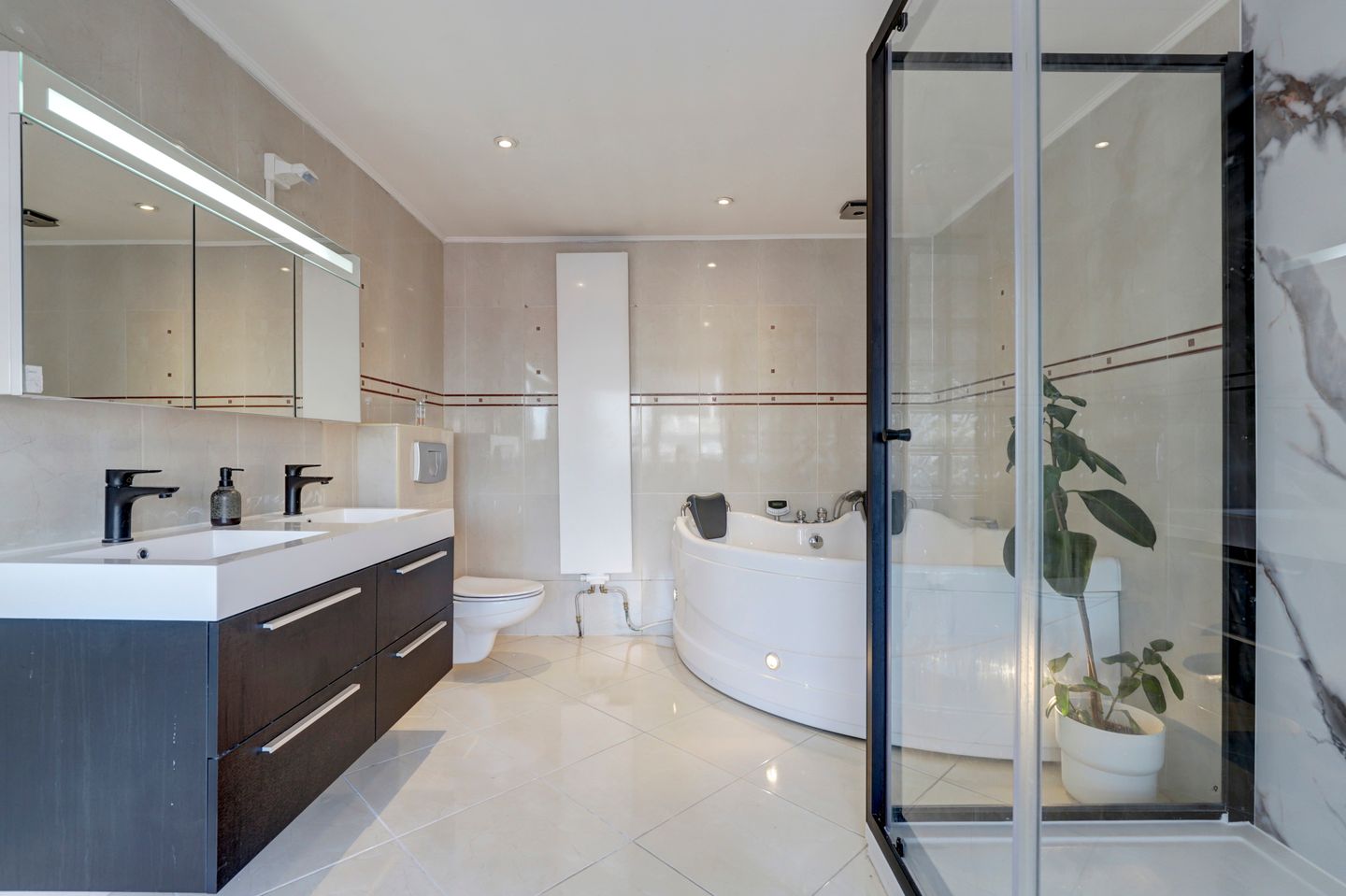 Spacious 4-Room Family Terraced House with Solar Panels and Energy Label A — 20