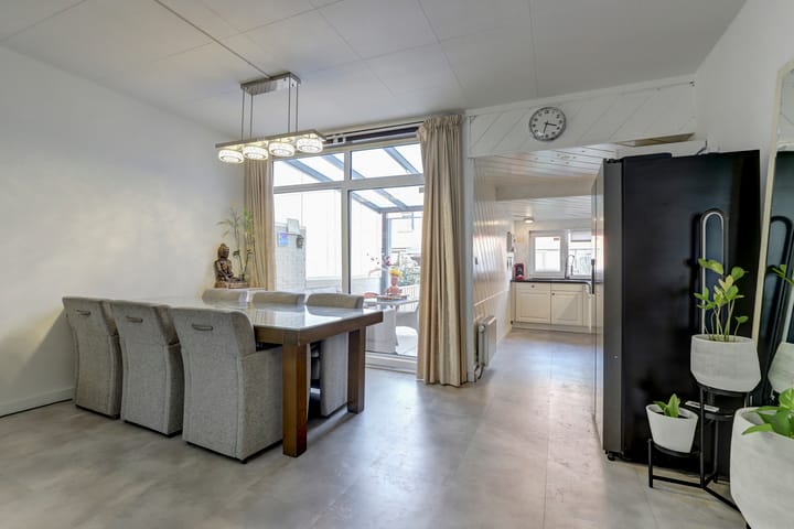 Tussenwoning te koop: Halleystraat 11, Schiedam