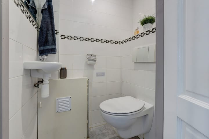 Tussenwoning te koop: Halleystraat 11, Schiedam
