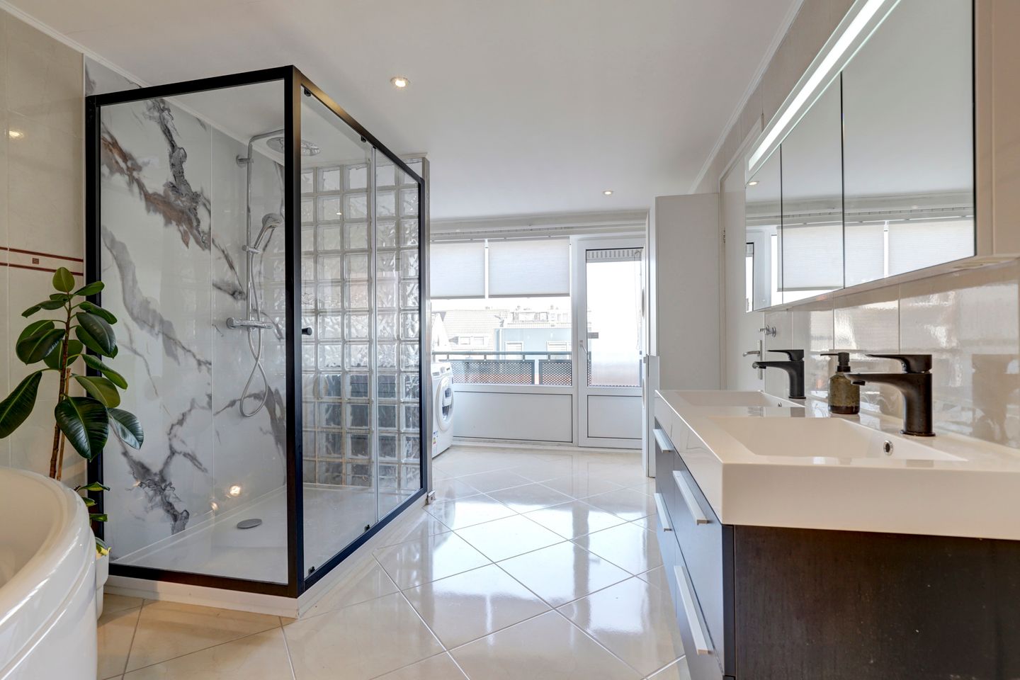 Spacious 4-Room Family Terraced House with Solar Panels and Energy Label A — 19