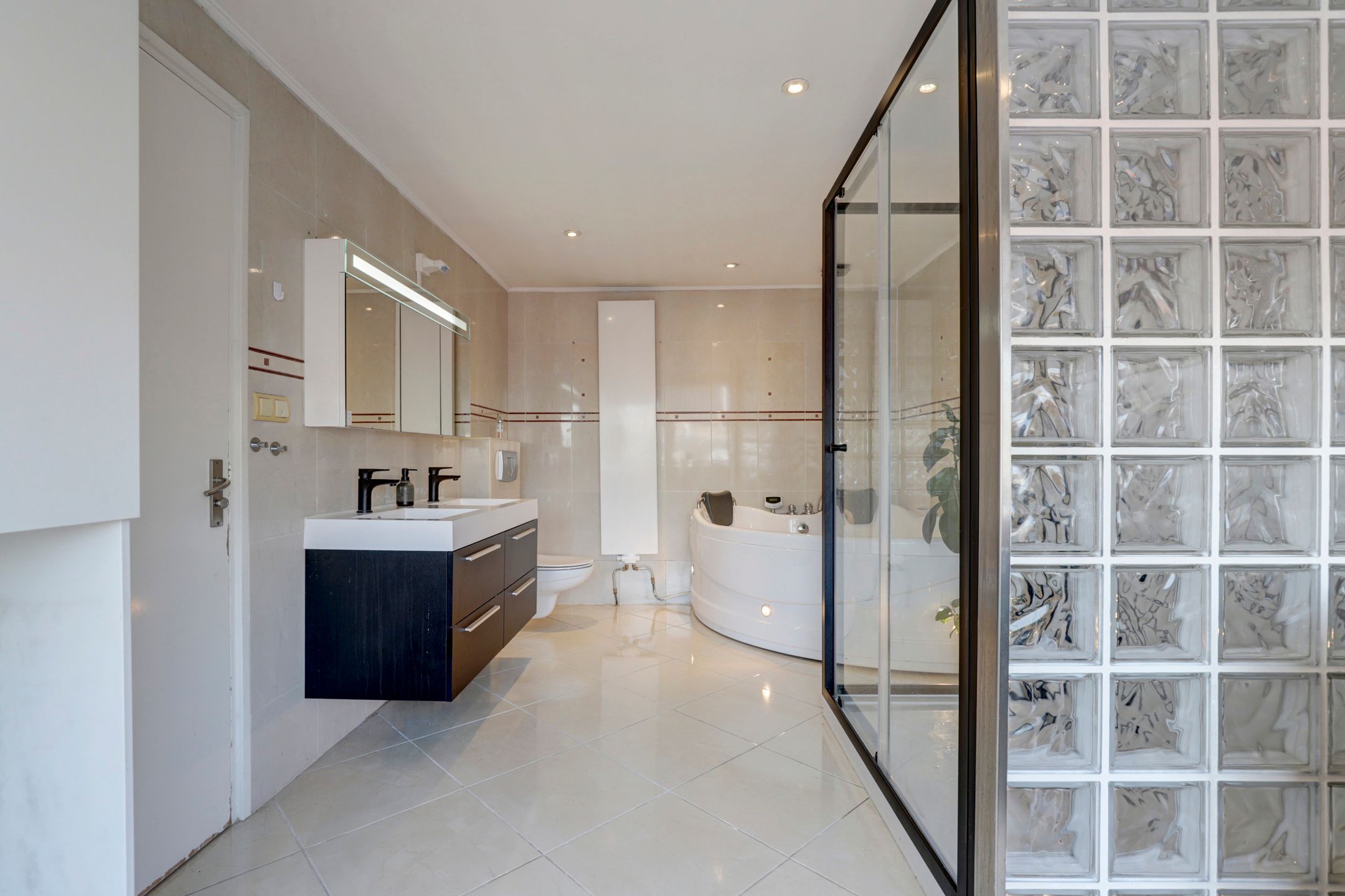 Spacious 4-Room Family Terraced House with Solar Panels and Energy Label A — 21