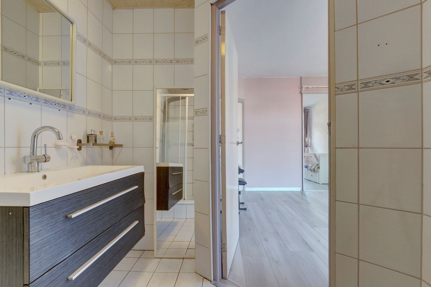 Spacious 4-Room Family Terraced House with Solar Panels and Energy Label A — 25