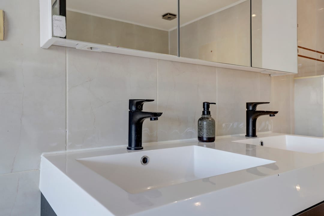 Spacious 4-Room Family Terraced House with Solar Panels and Energy Label A — 23