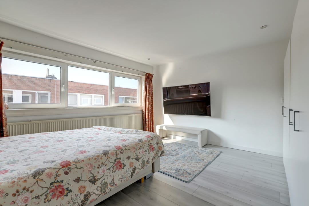 Spacious 4-Room Family Terraced House with Solar Panels and Energy Label A — 32