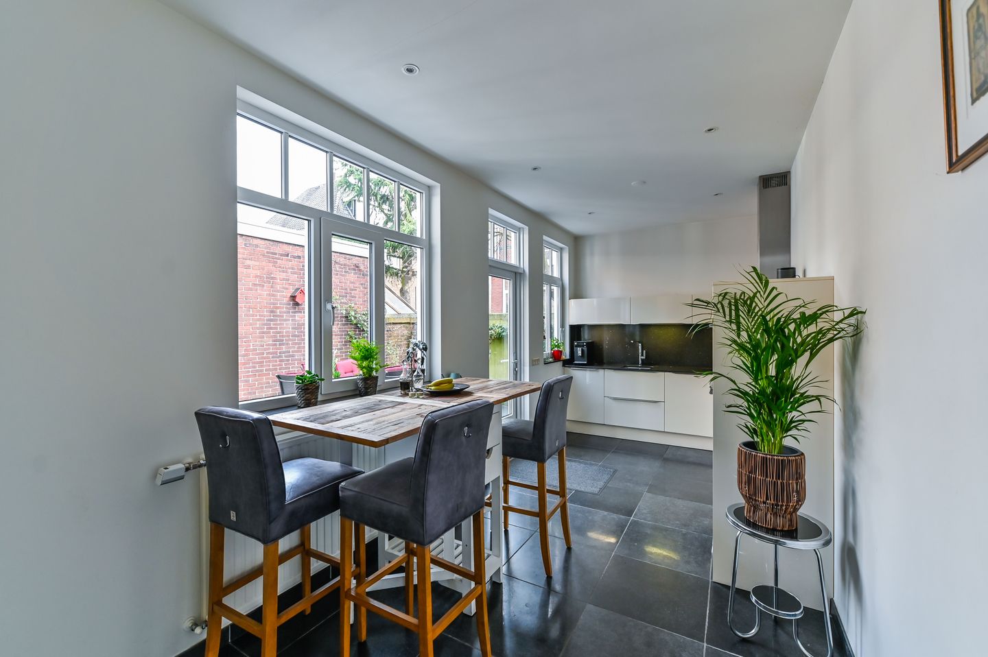 Photo 5 of Nassaustraat 6