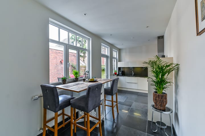 Photo 5 of Nassaustraat 6