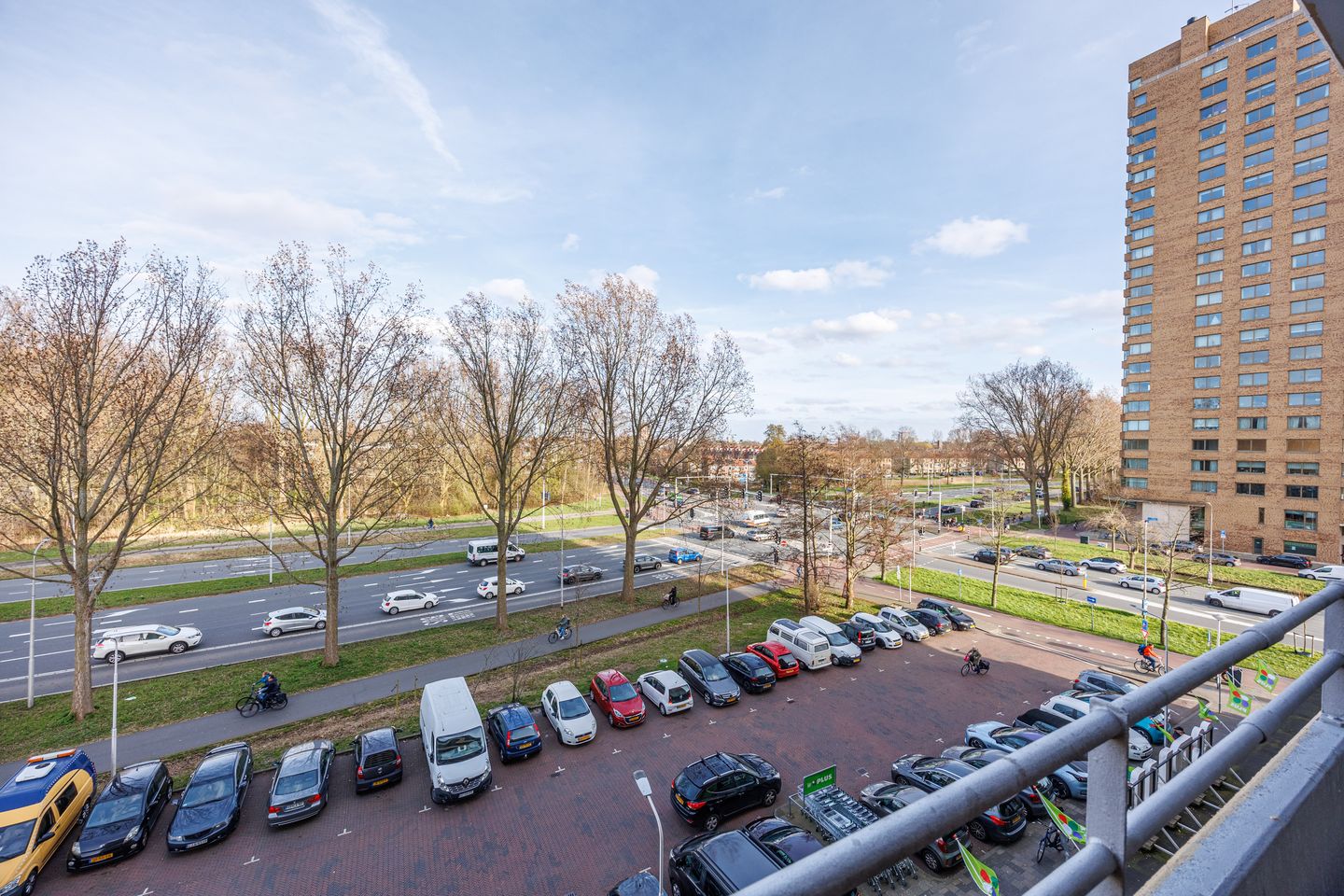 Apartment with panoramic city view in Delft — 21