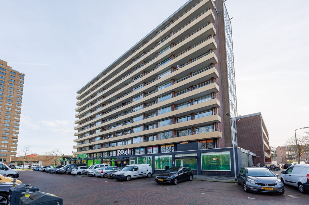 Apartment with panoramic city view in Delft — 22