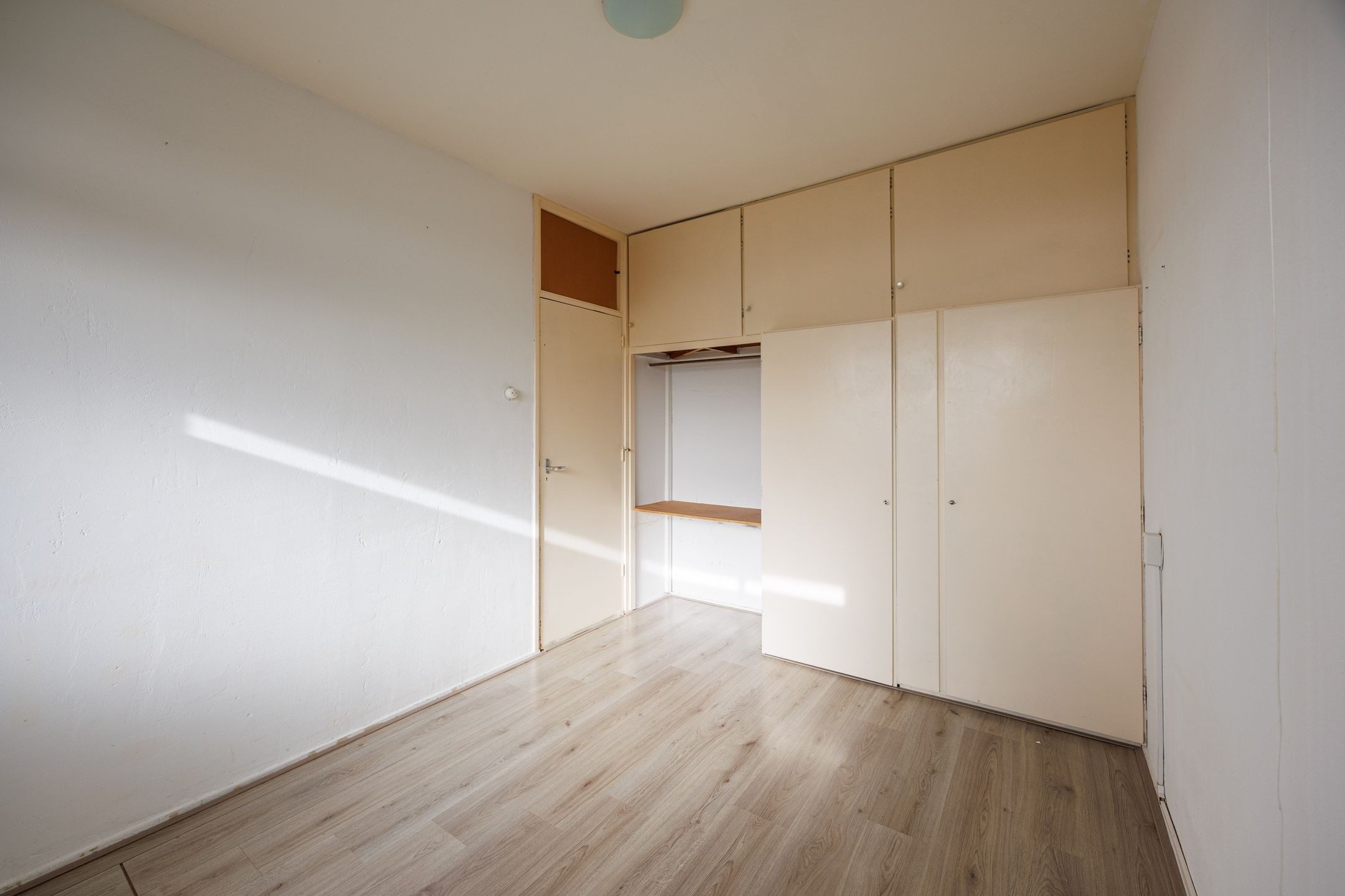 Apartment with panoramic city view in Delft — 14