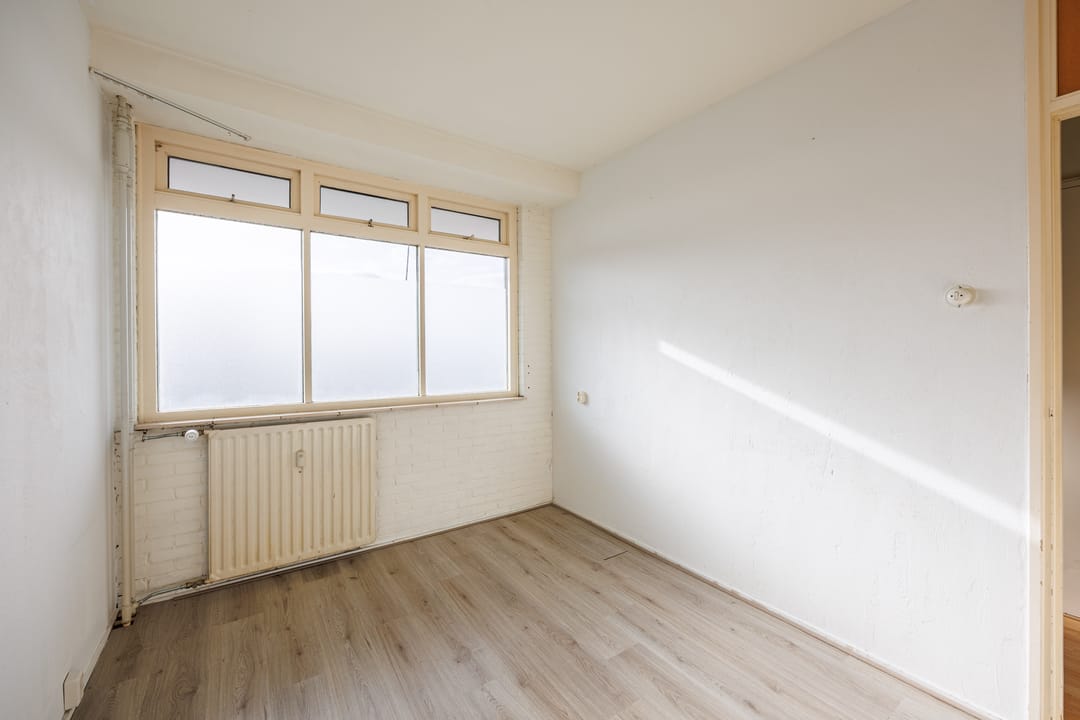 Apartment with panoramic city view in Delft — 13