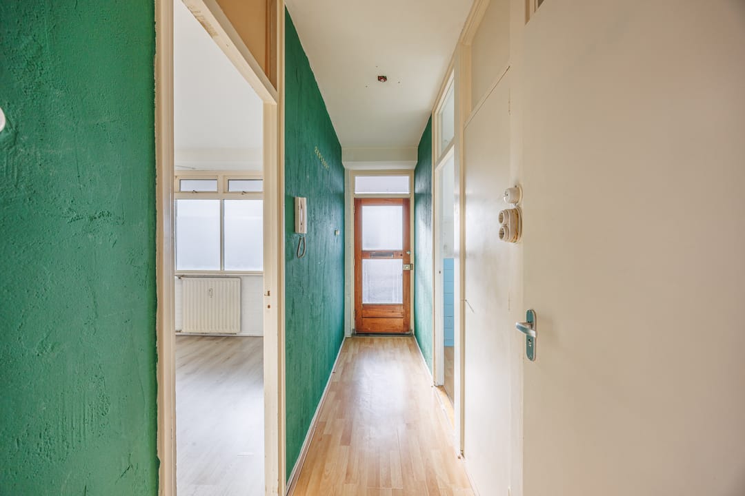 Apartment with panoramic city view in Delft — 18