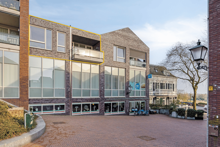 M.W. van de Waalstraat 32